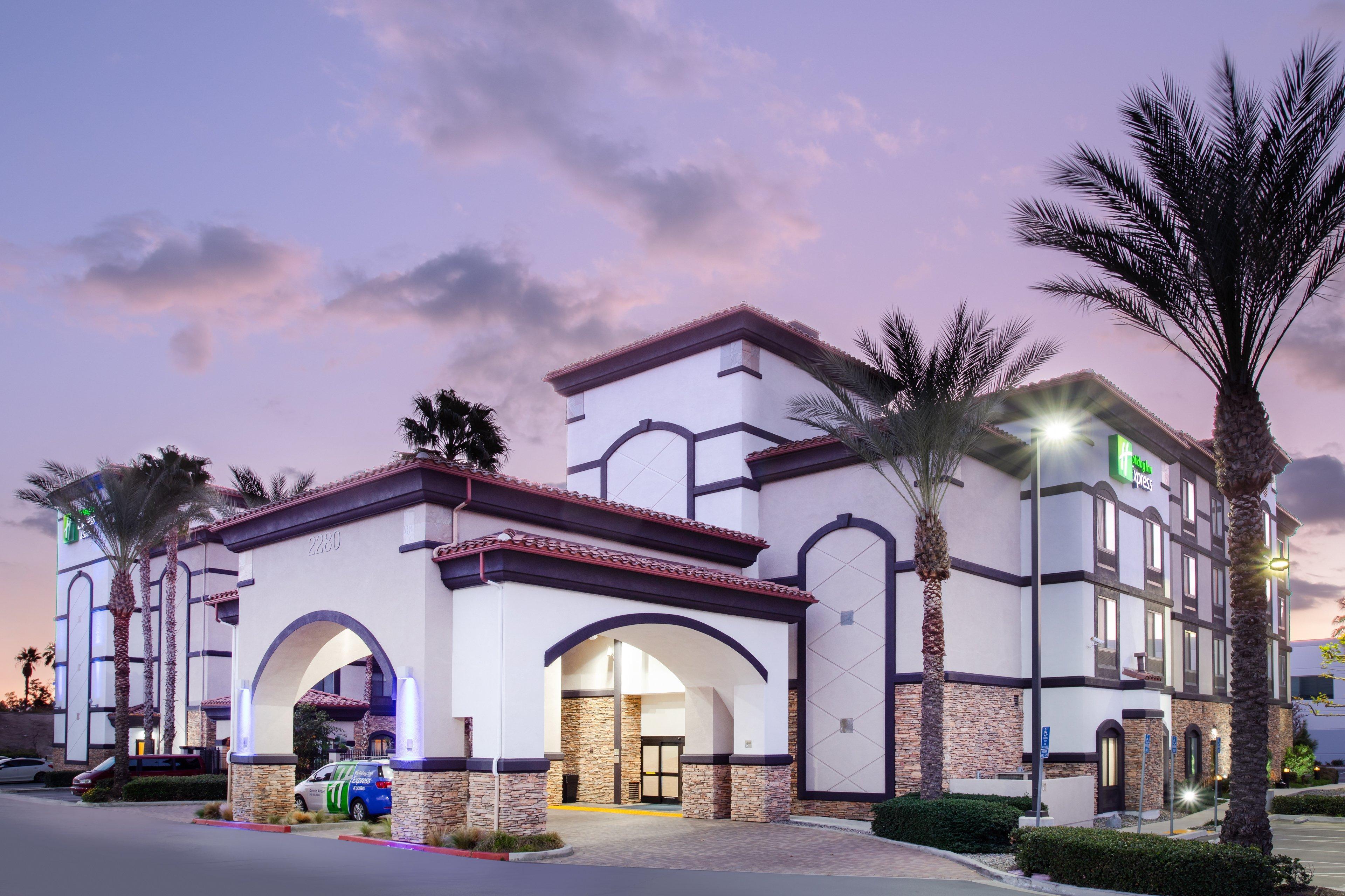 Holiday Inn Express Ontario By Ihg Creekside Esterno foto