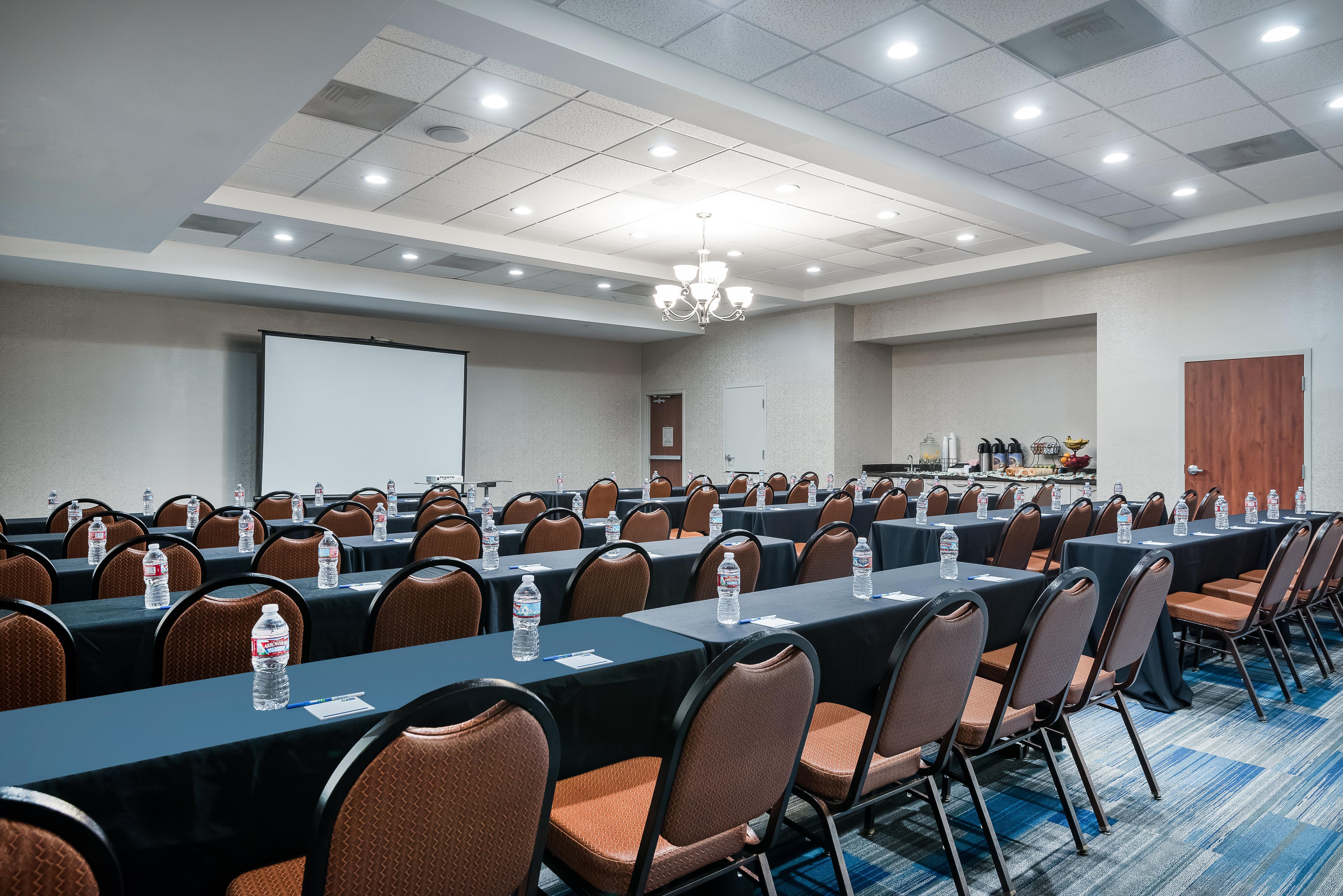 Holiday Inn Express Ontario By Ihg Creekside Esterno foto