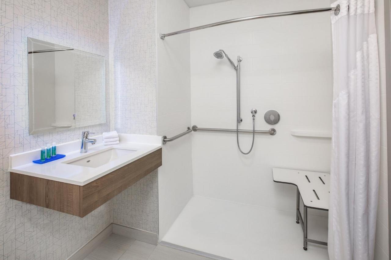 Holiday Inn Express Ontario By Ihg Creekside Esterno foto