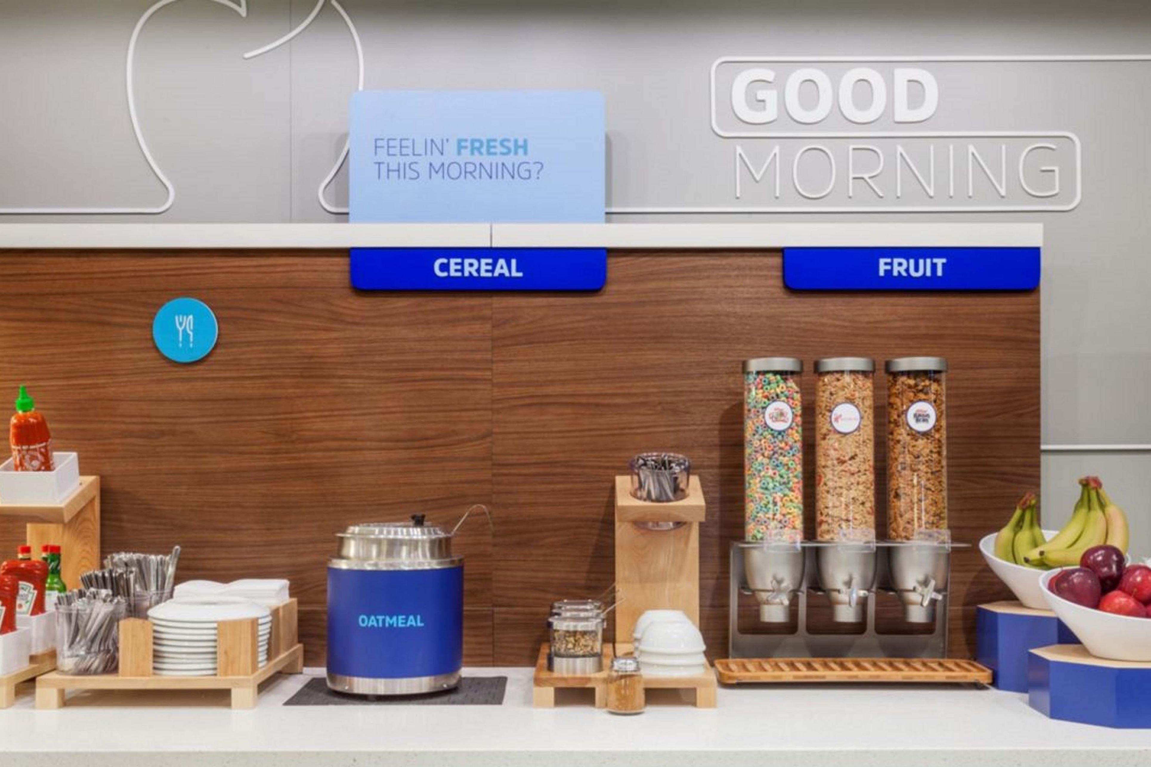 Holiday Inn Express Ontario By Ihg Creekside Esterno foto