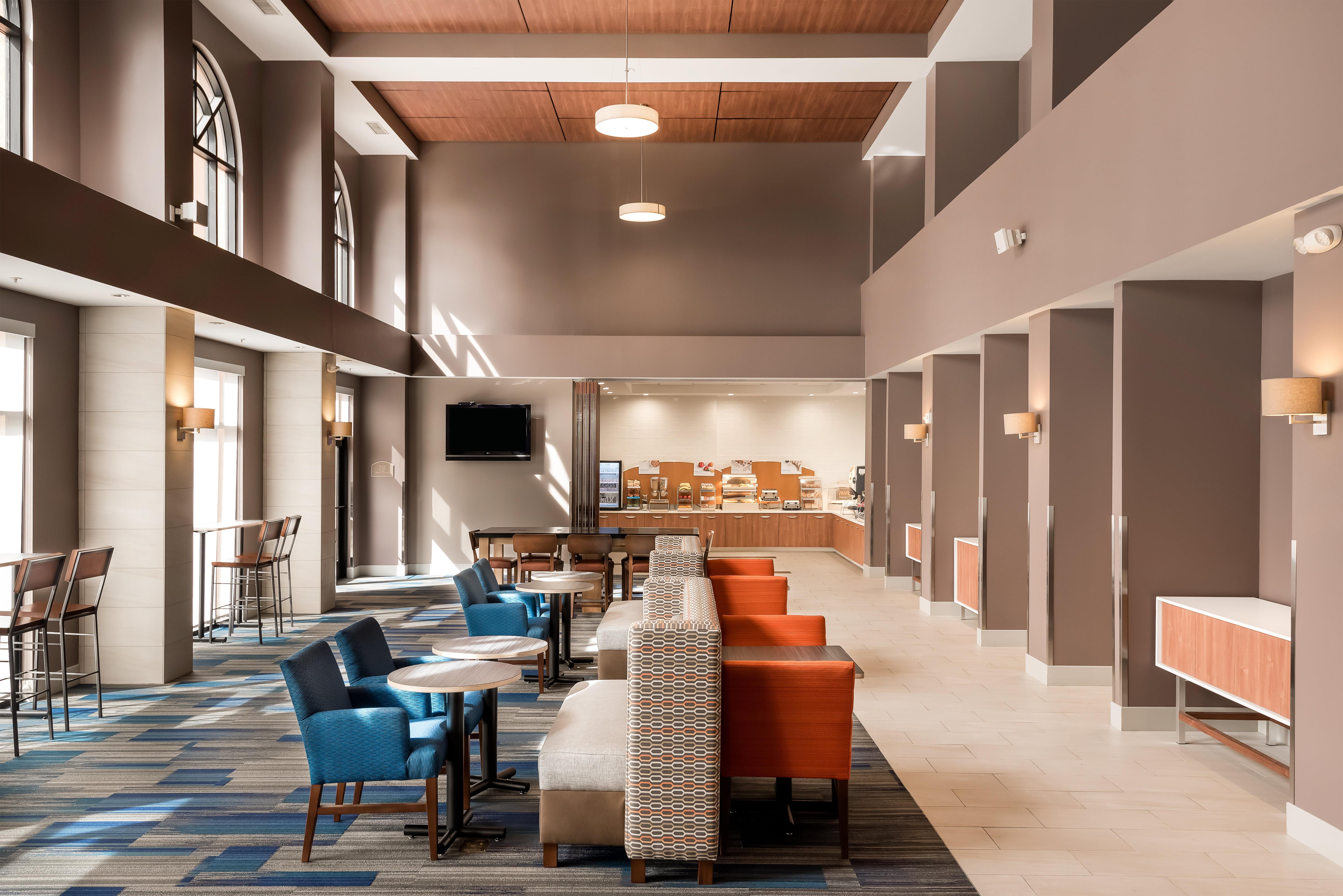 Holiday Inn Express Ontario By Ihg Creekside Esterno foto