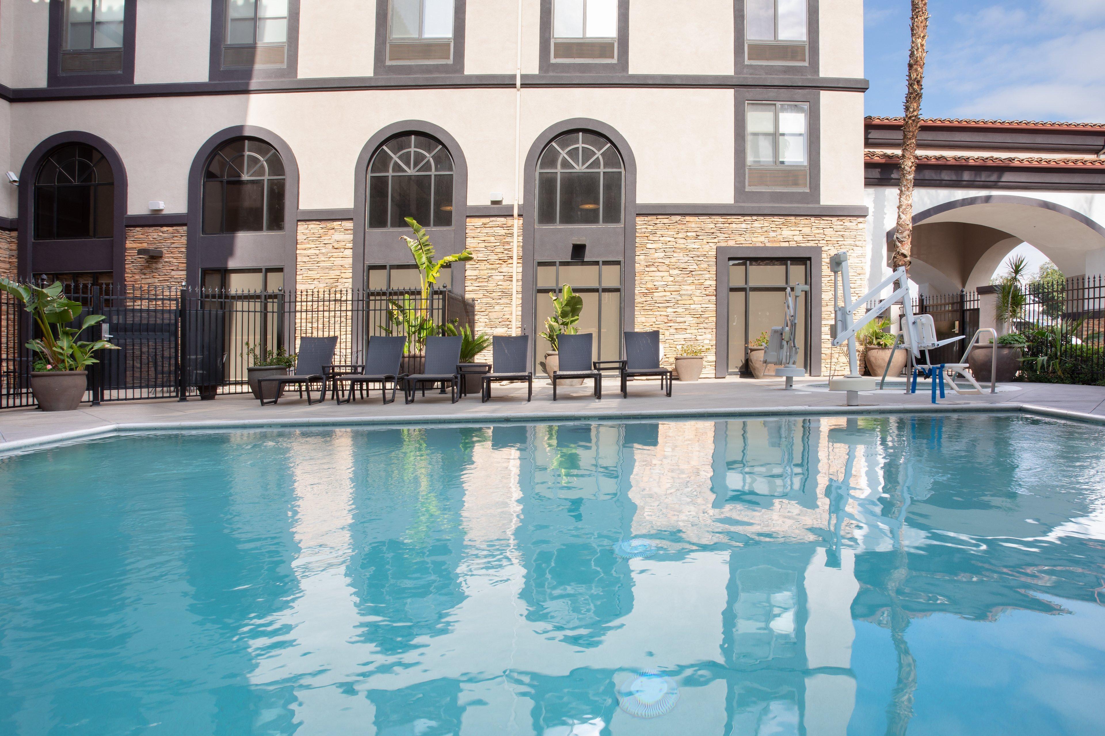 Holiday Inn Express Ontario By Ihg Creekside Esterno foto