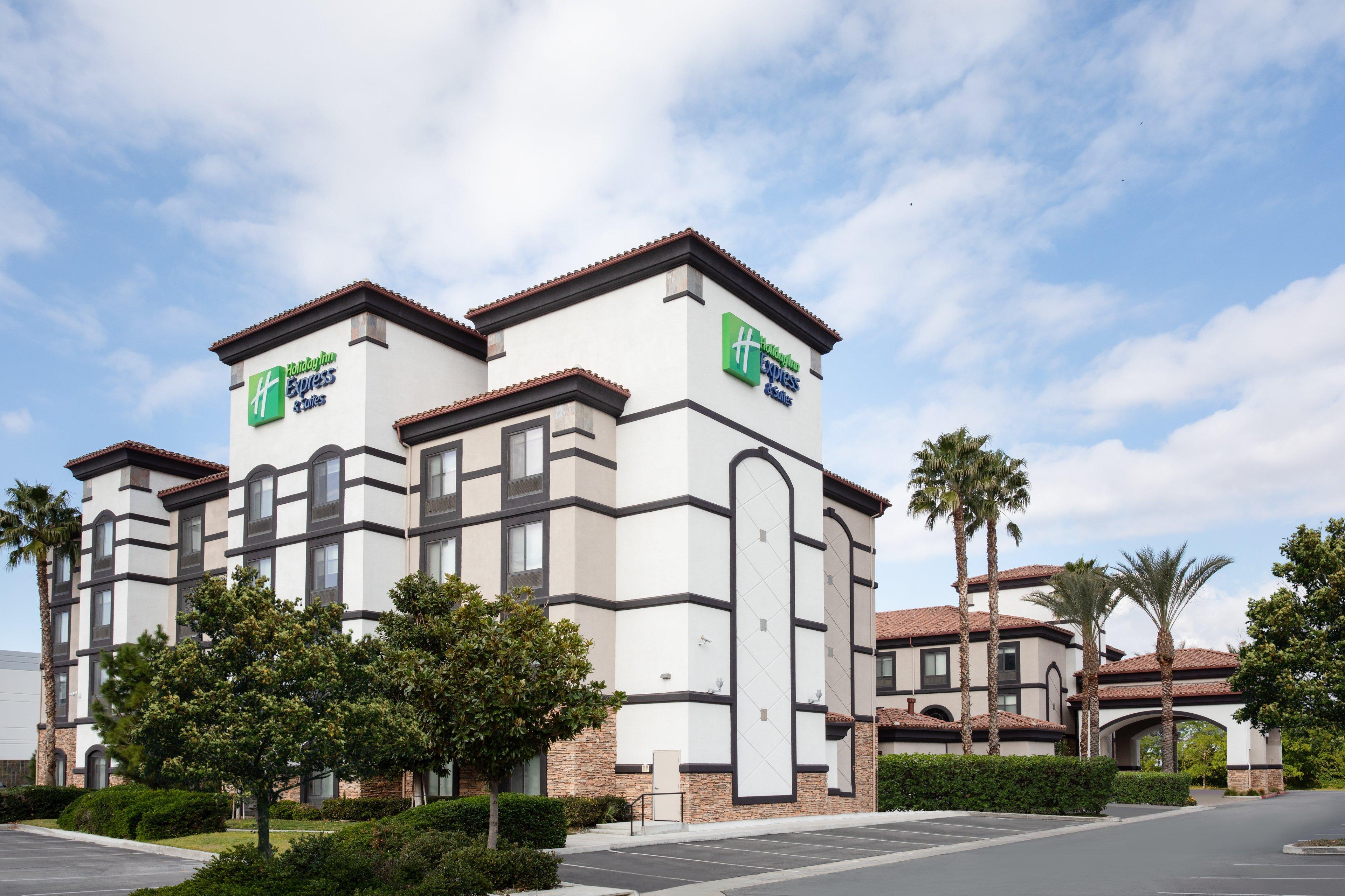 Holiday Inn Express Ontario By Ihg Creekside Esterno foto