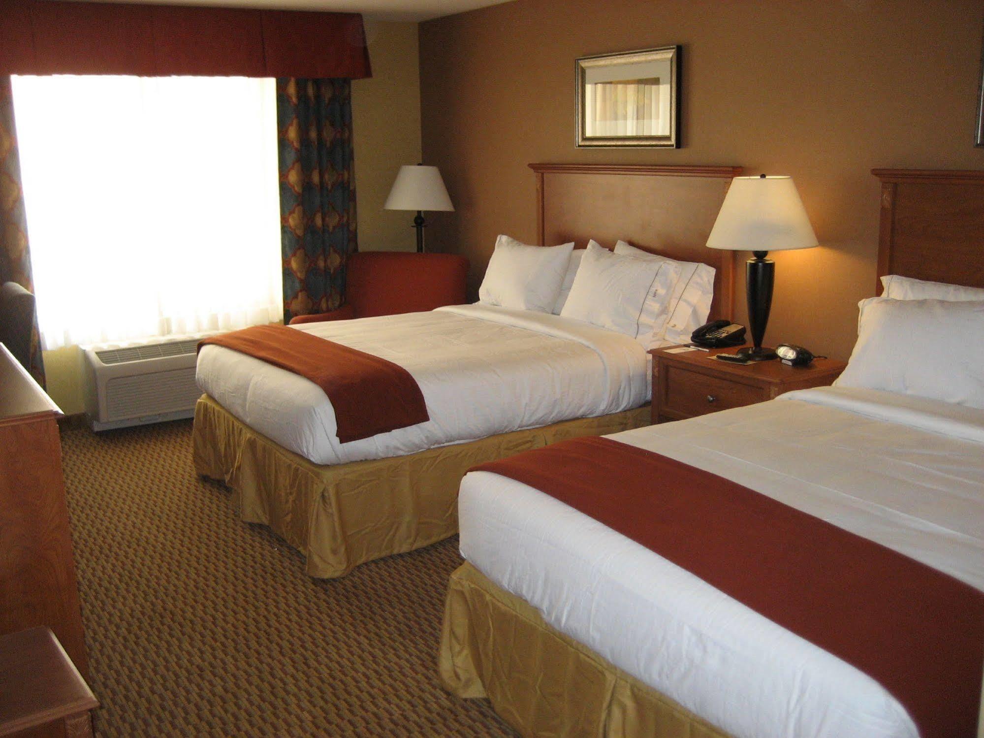 Holiday Inn Express Ontario By Ihg Creekside Esterno foto