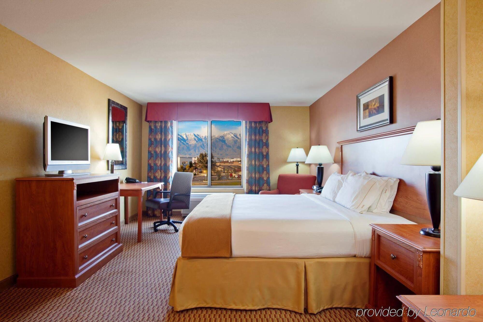 Holiday Inn Express Ontario By Ihg Creekside Esterno foto