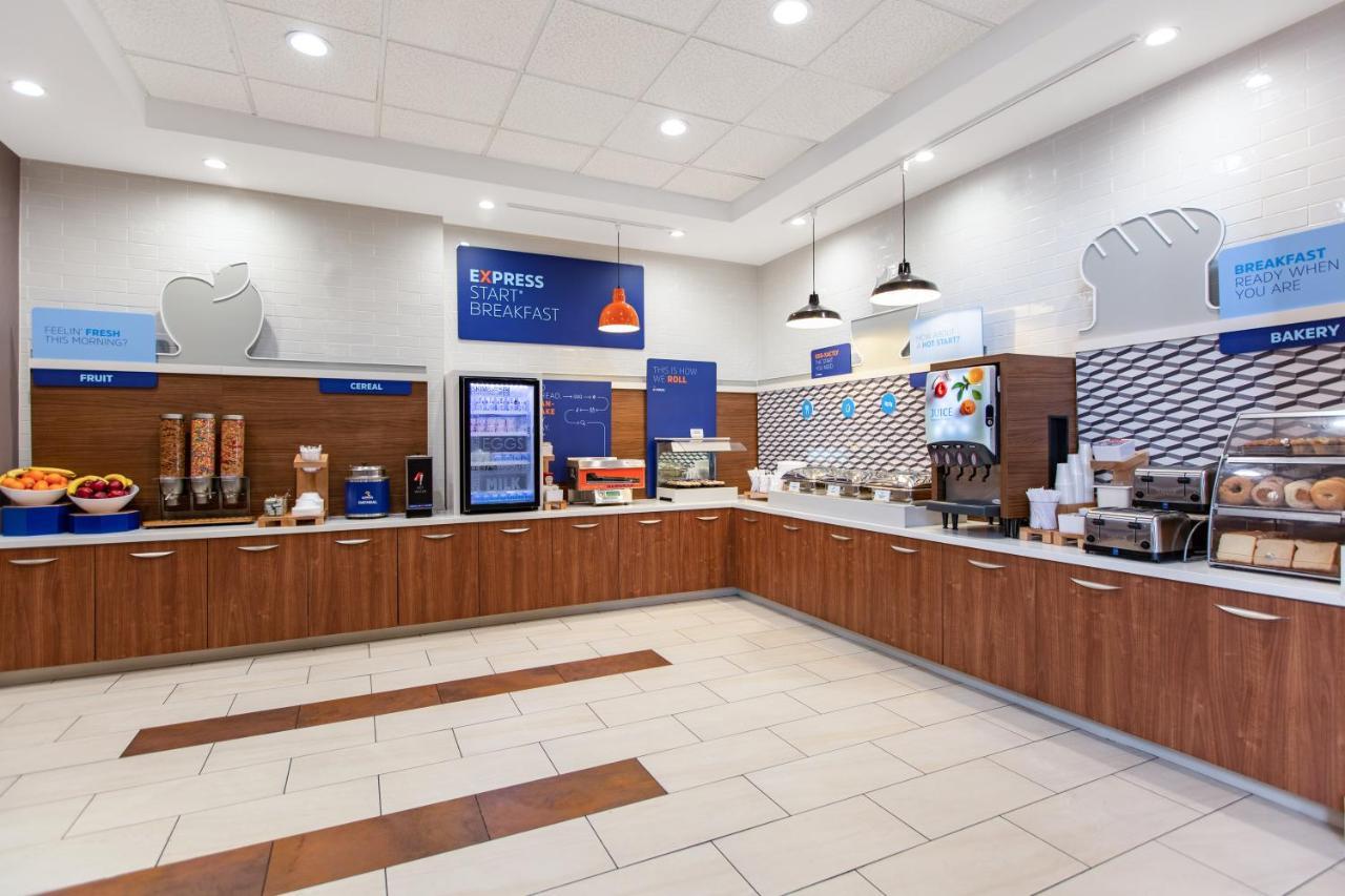Holiday Inn Express Ontario By Ihg Creekside Esterno foto
